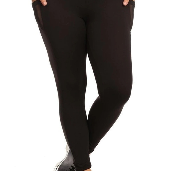 Women's Plus Size Leggings with Pockets - Picture 5 of 5